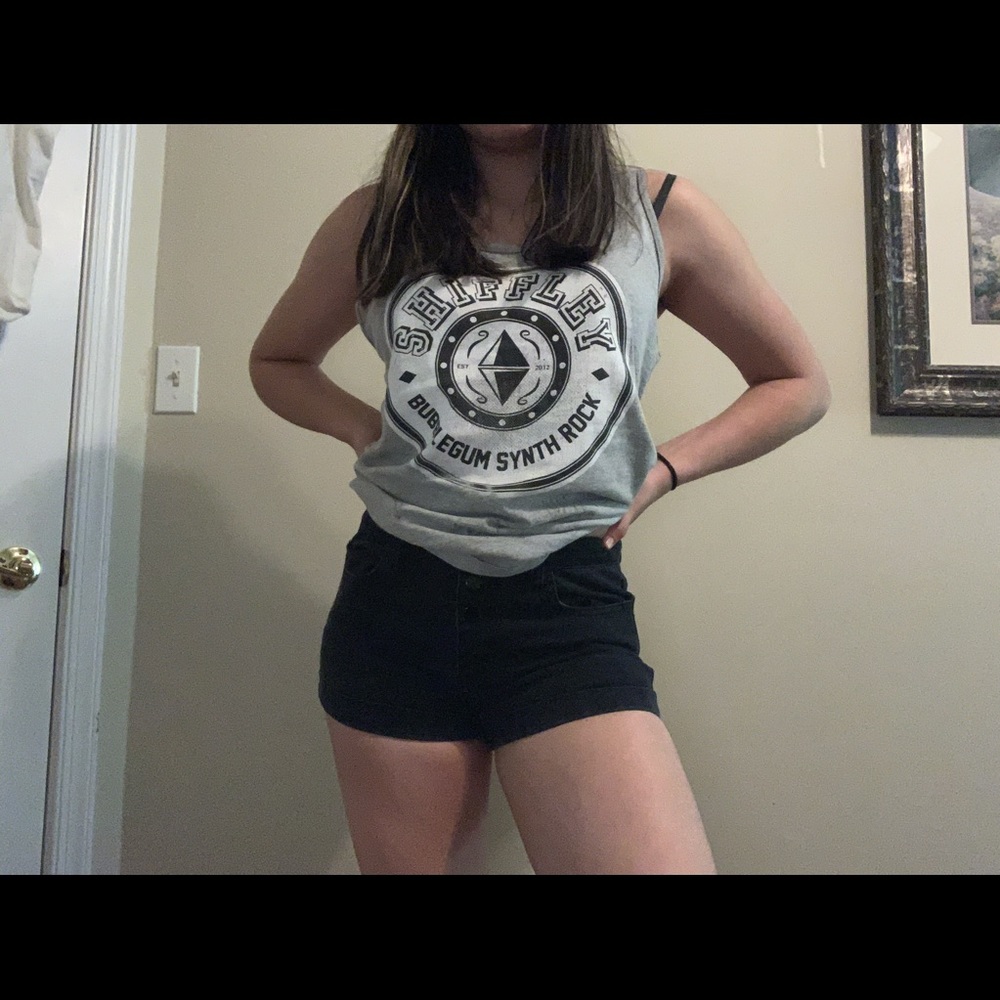 CUTE BUTTON DETAIL SHORTS